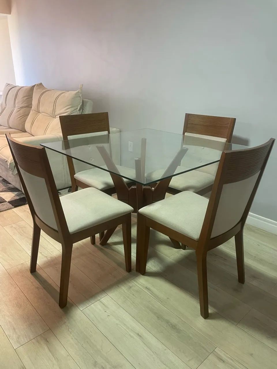 Mesa quadrada com cadeiras  - Foto 2