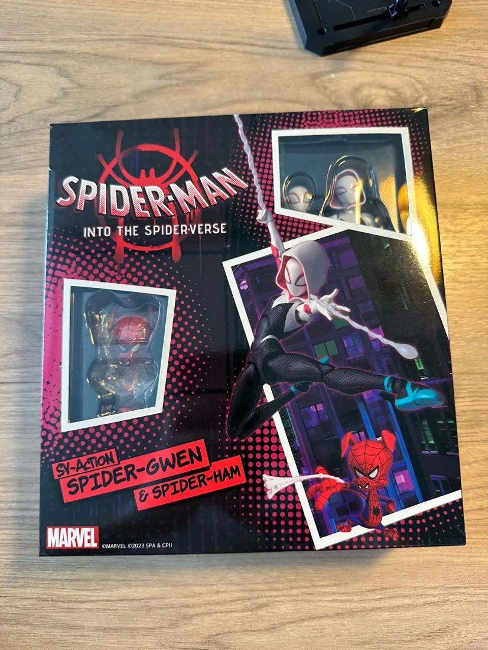 SV Action Gwen Stacy (Spiderverse) Mafex  - Foto 4