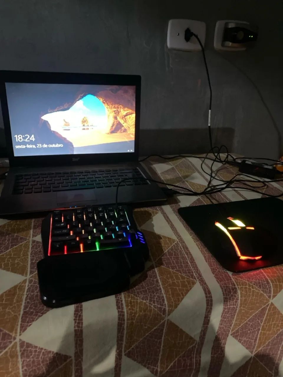 Computador marca positivo com o mouse mais mouse game