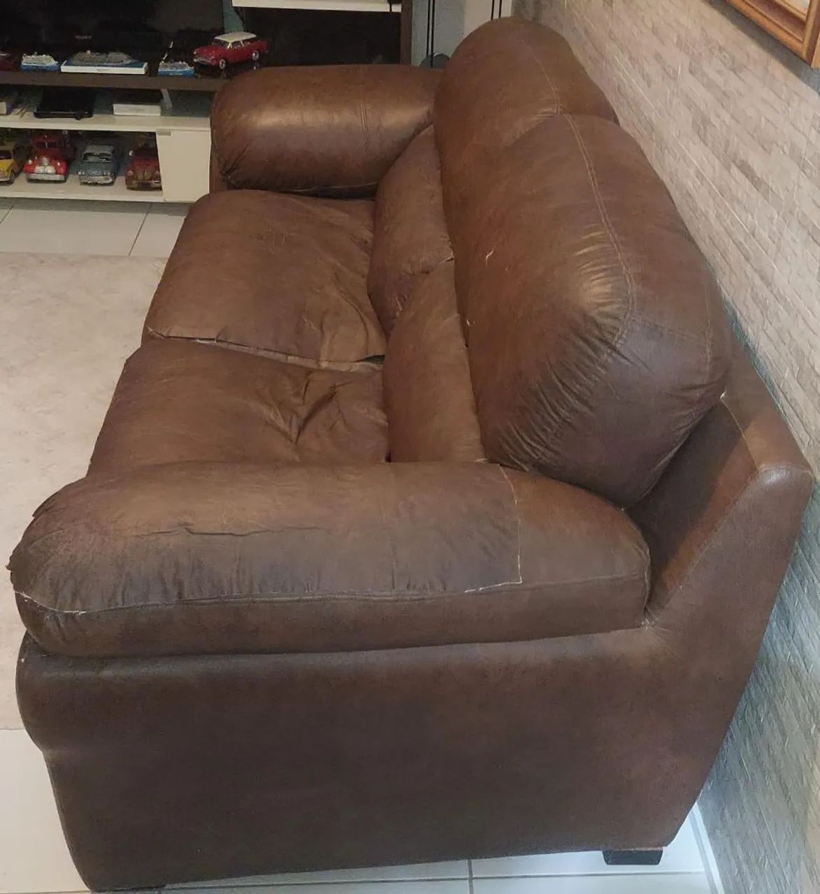 Lindo Sofá em Corino Marrom - Foto 2