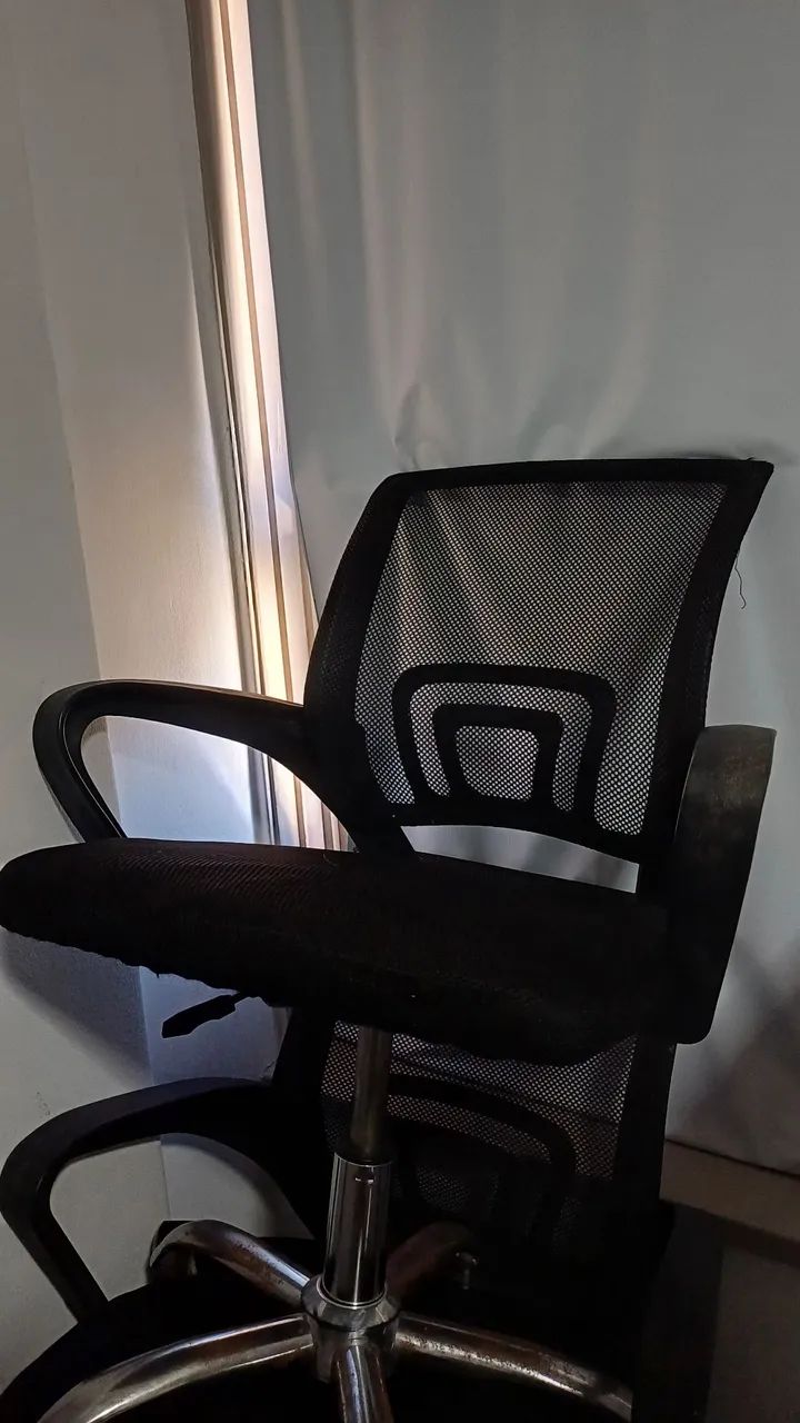 Cadeiras Danificadas - Foto 5