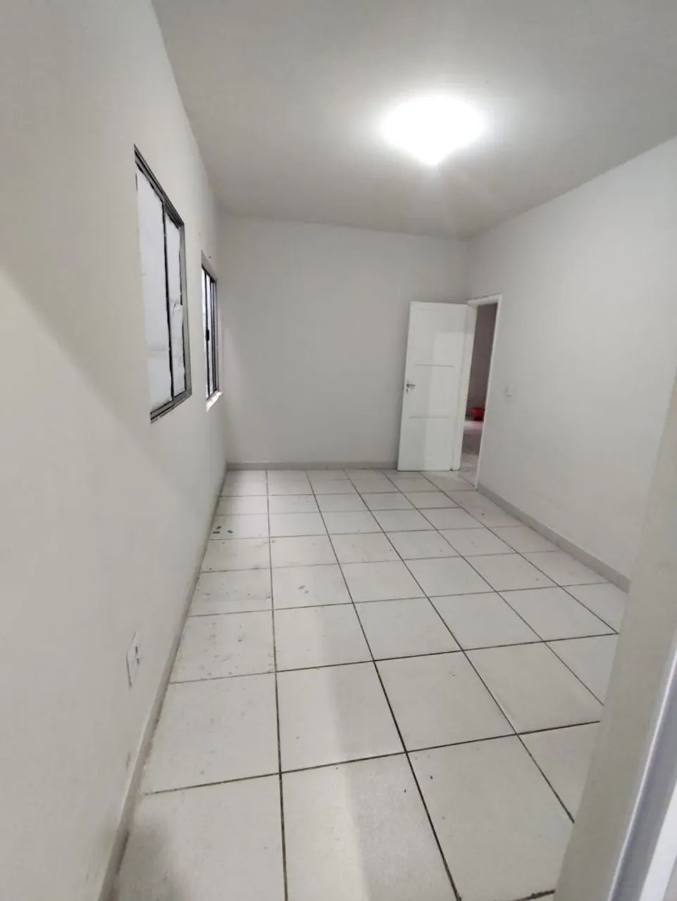 Aluguel casa baixa Ibes *