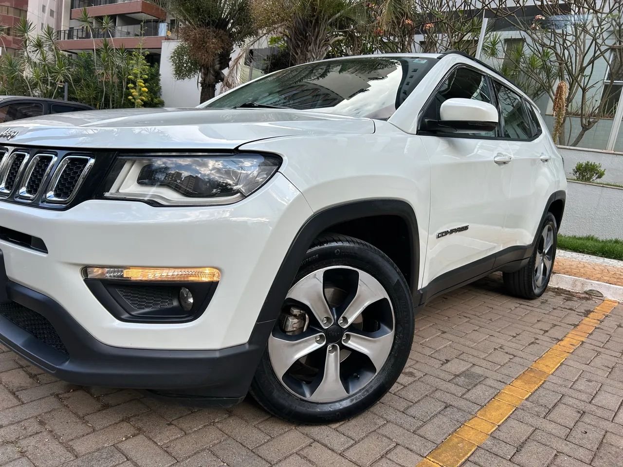 Jeep Compass 2.0 16V FLEX LONGITUDE AUTOMÁTICO 2017