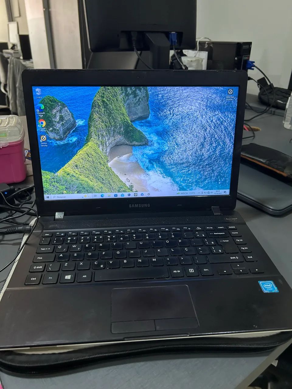 Notebook Samsung Branco Intel(R) Celeron(R) 3205U 4GB Usado
