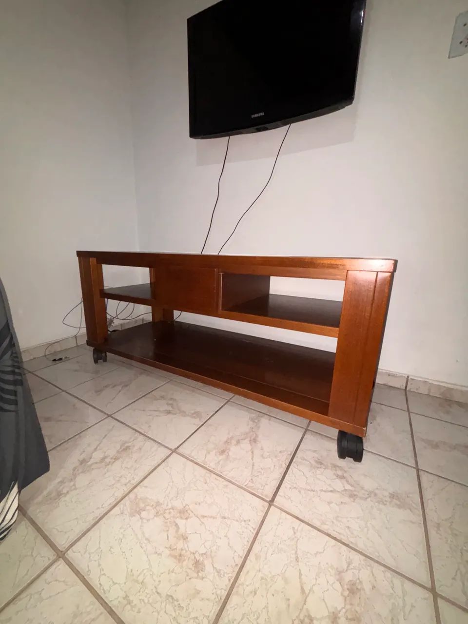 Rack para TV em madeira maciça - Excelente estado - Foto 4