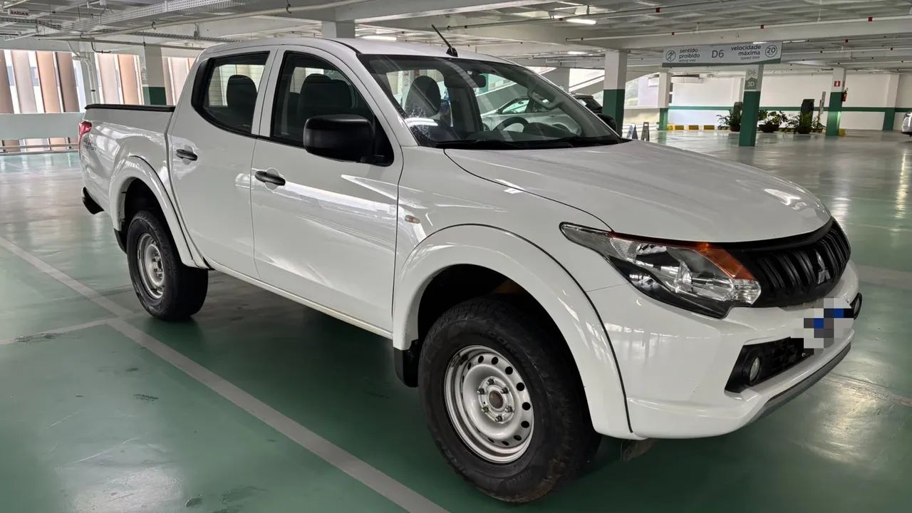 Mitsubishi L200 TRI. OUTD. GLX 2.4 CD 4X4 DIE. MEC. 2025