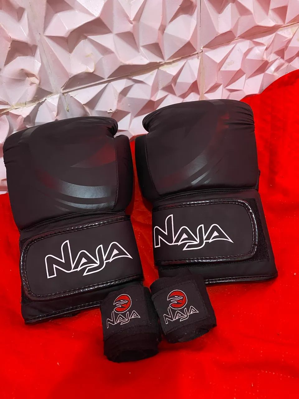 KIT LUVA BLACK NAJA MUAY THAI / SHORT ANÚBIS  - Foto 5