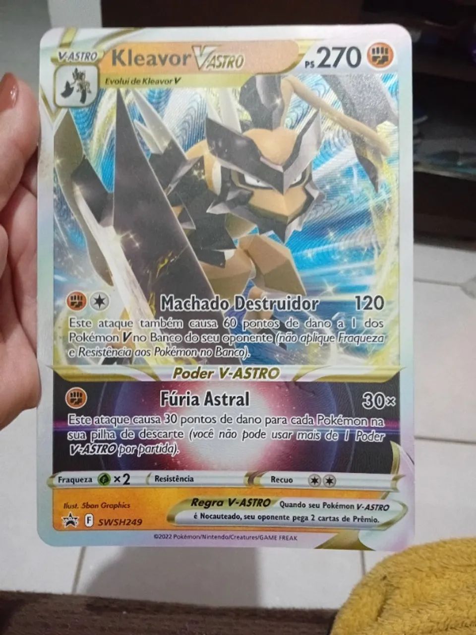 Carta pokemon junto gigante 