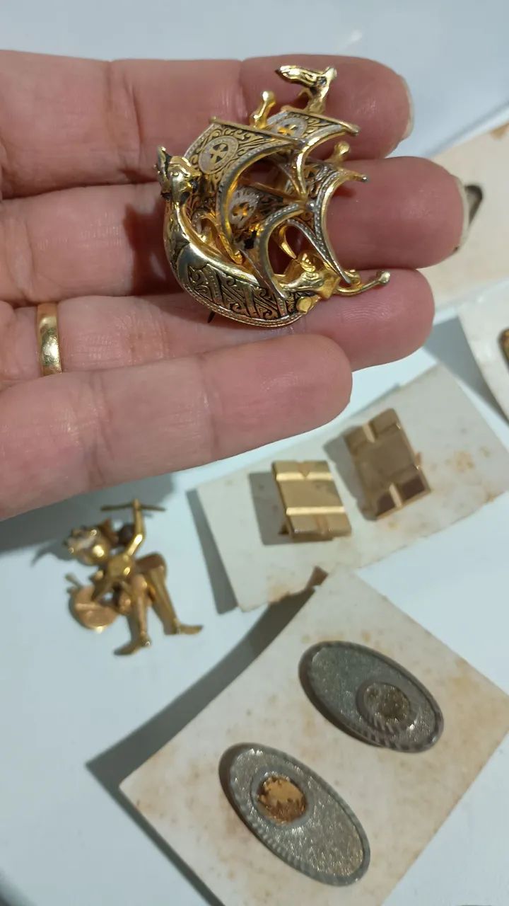 Lote de broches e bijuterias antigas <br>Todas pelo valor anunciado - Foto 5