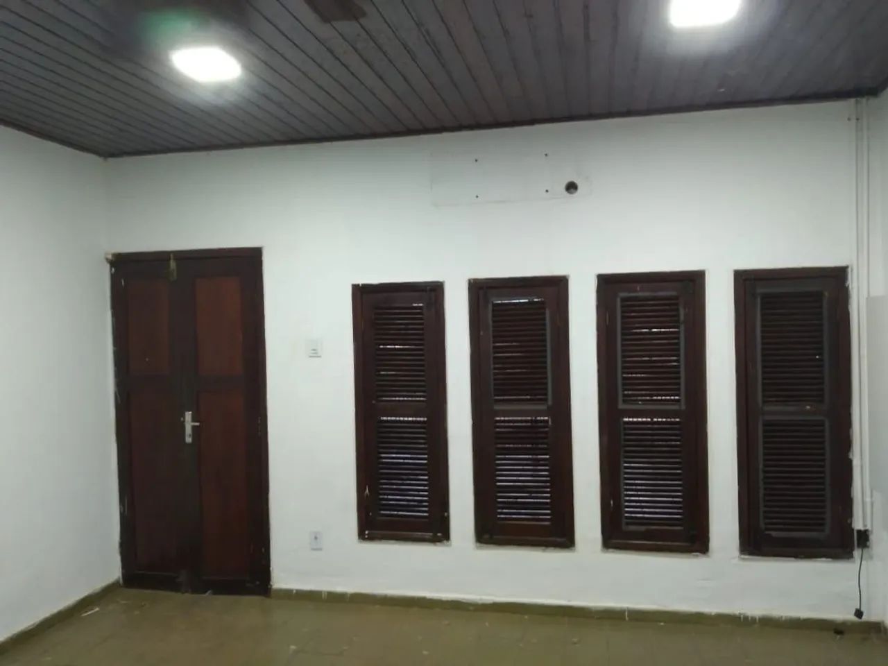 Alugo casa grande em ótima localidade 