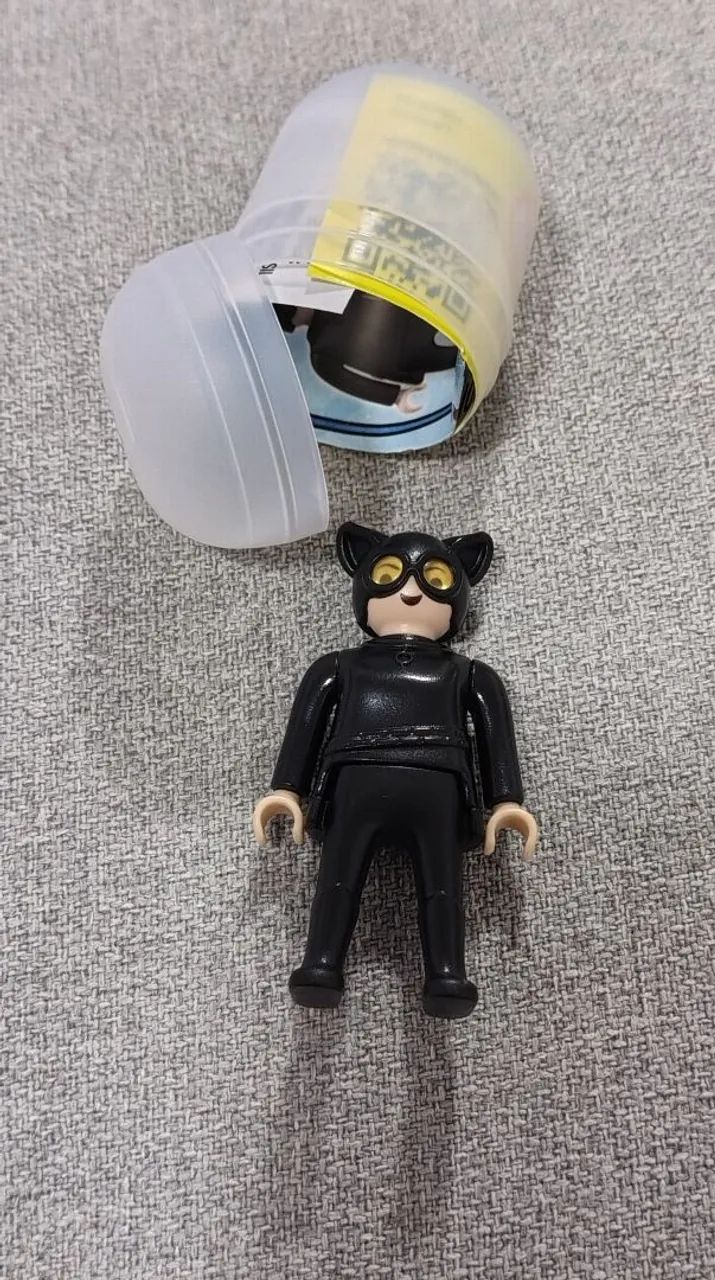 Mulher Gato - Kinder Ovo Playmobil 