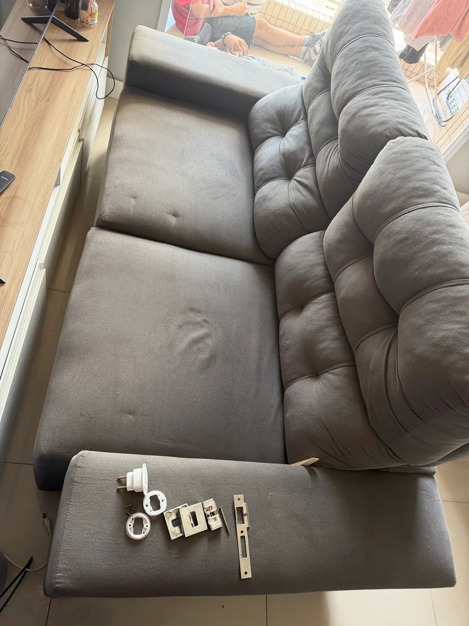 Vendo sofá retrátil 2 lugares ótimo estado 600,00 - Foto 3