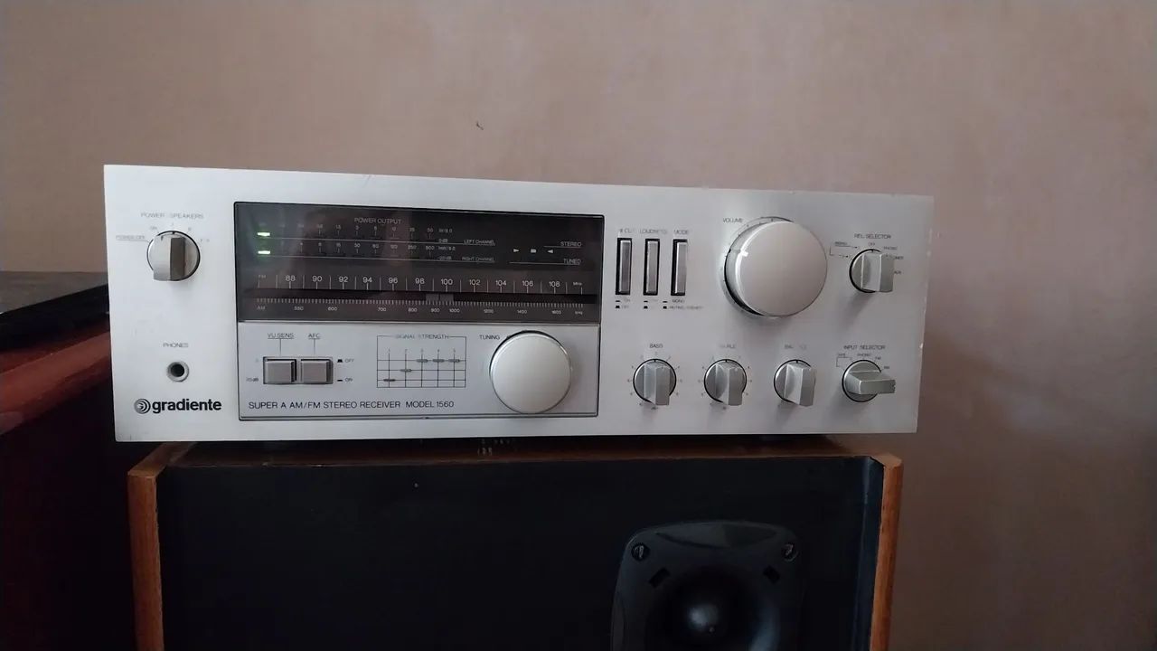 Receiver Gradiente model 1560
