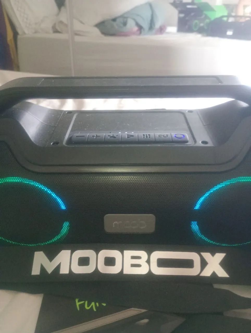 Caixa som bluetooth.