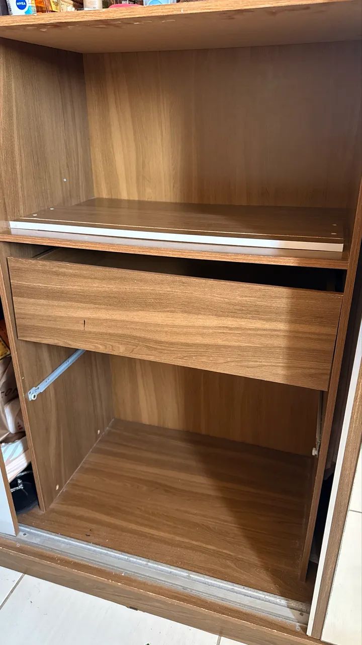 Guarda-roupa 3 portas de correr com espelho - R$ 750 - Foto 2