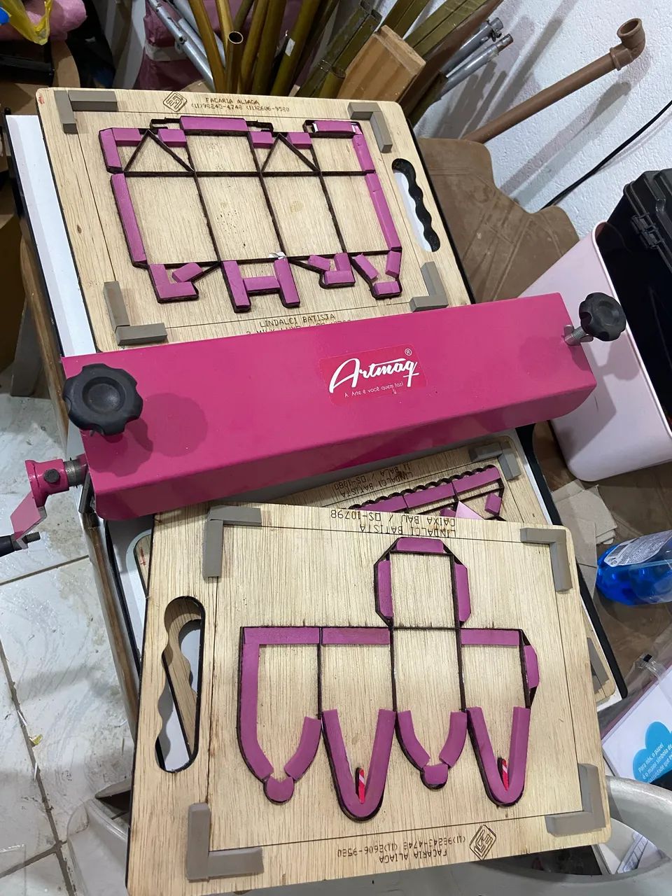 Máquina de corte e cinco