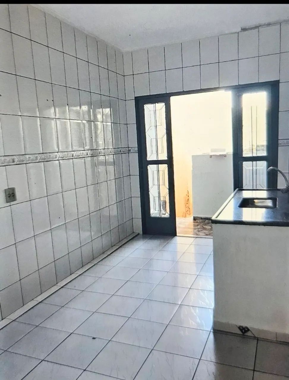 Aluga-se 2 cômodos leia a descrição  - Foto 4