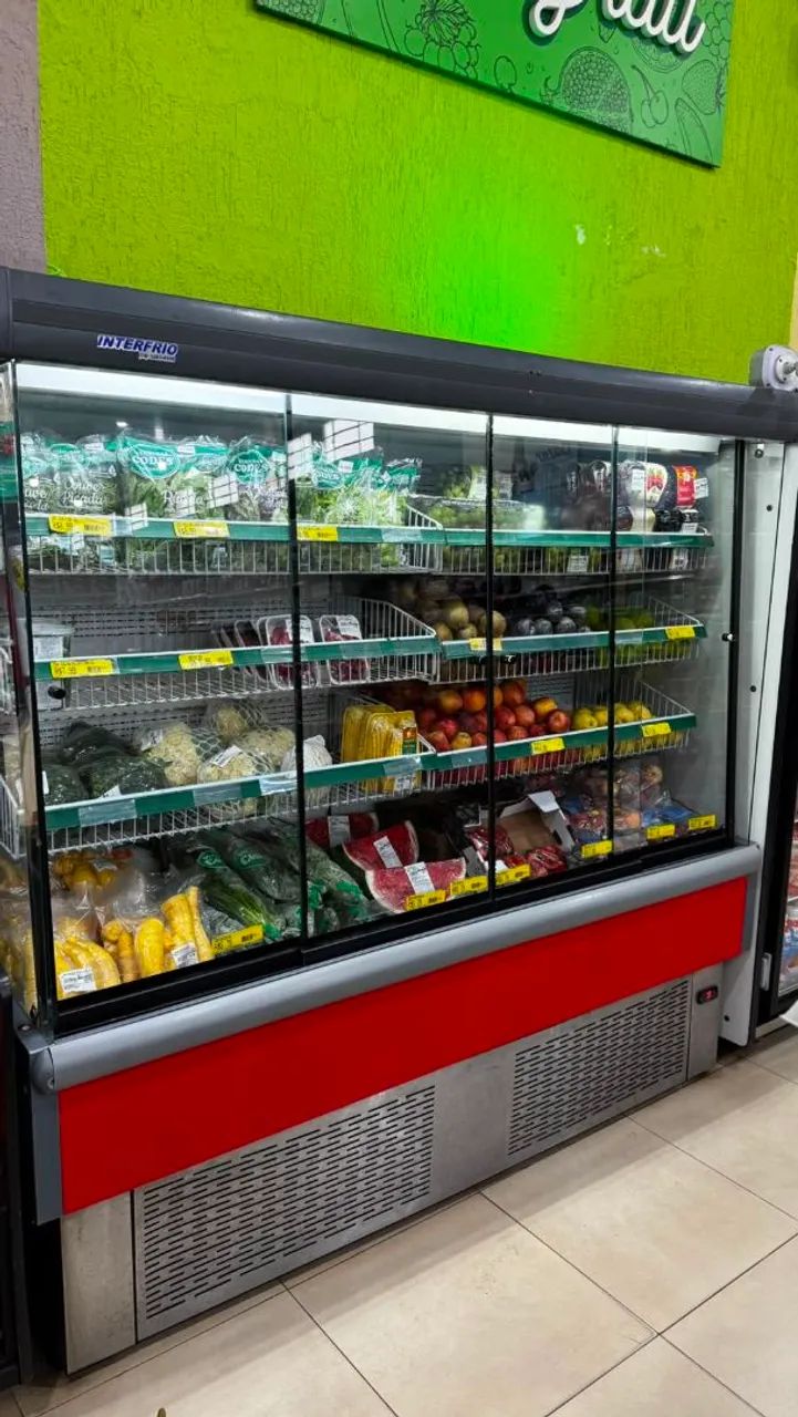 Geladeira de Hortfruti<br>220v<br>Fechada - 4 folhas vidro<br>Marca INTERFRI - Foto 2