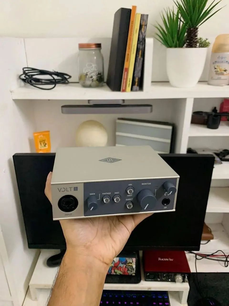 Interface de audio Universal Volt 1 com cx, manuais, etc