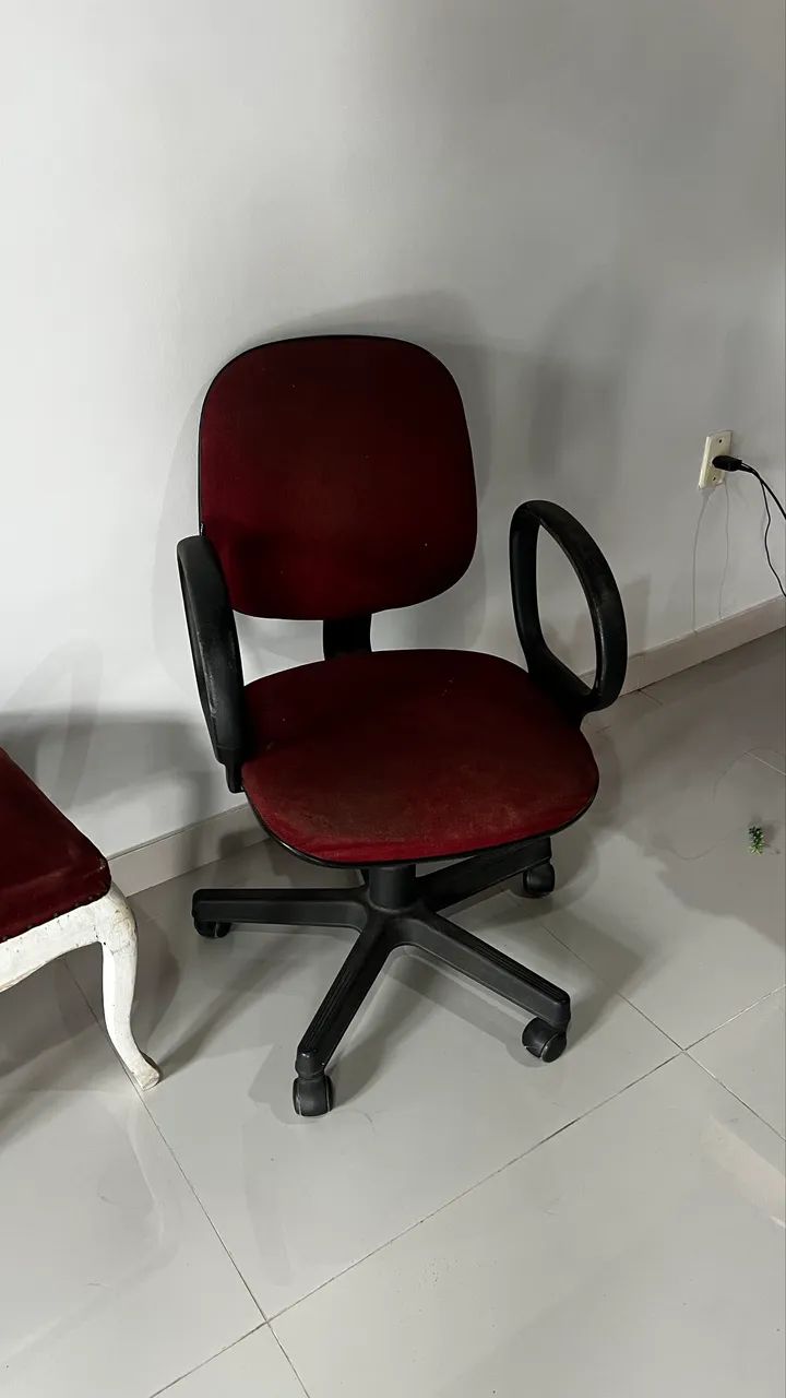 Vendo Cadeira com Rodinha