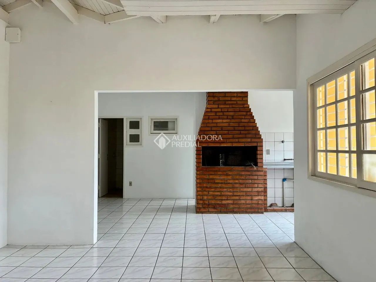 Ampla casa com edícula e churrasqueira no coração do Jardim Atlântico! - Foto 4