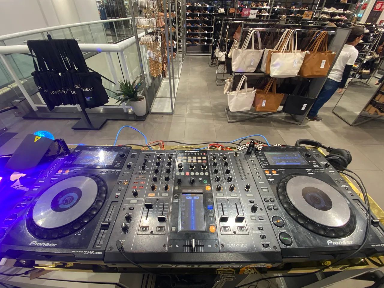 Par de CDJ 900 NEXUS e MIXER DJM 2000 PIONEER
