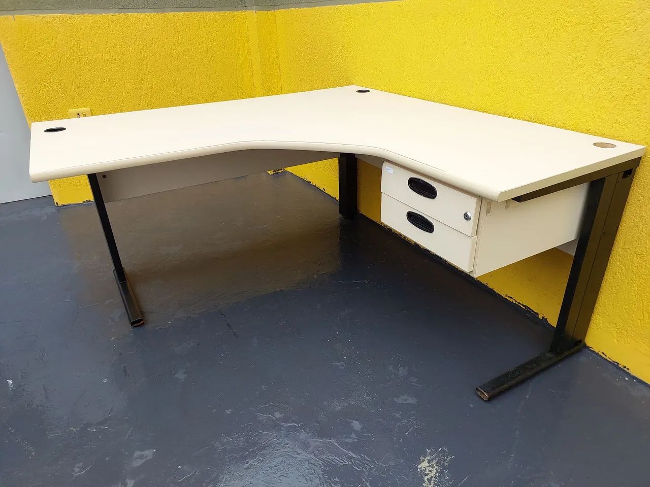 Mesa escritório em L com gavetas  - Foto 2