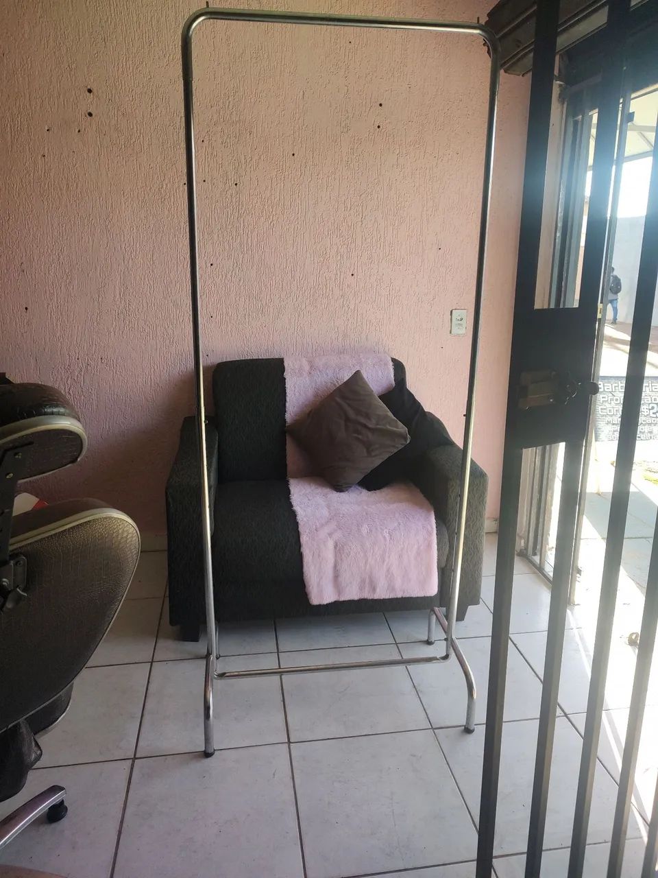 Vendo arara regulável - Foto 2