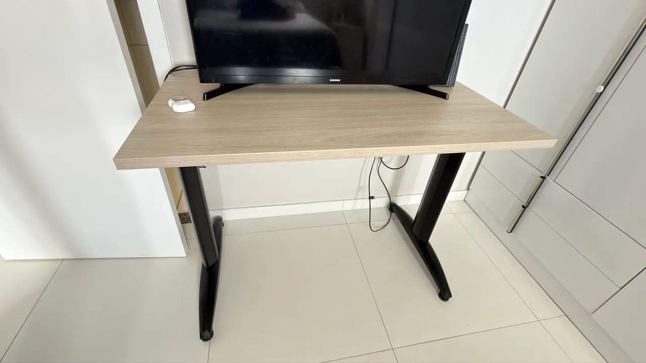 Vendo 02 Mesas MDF para Escritório  - Foto 4
