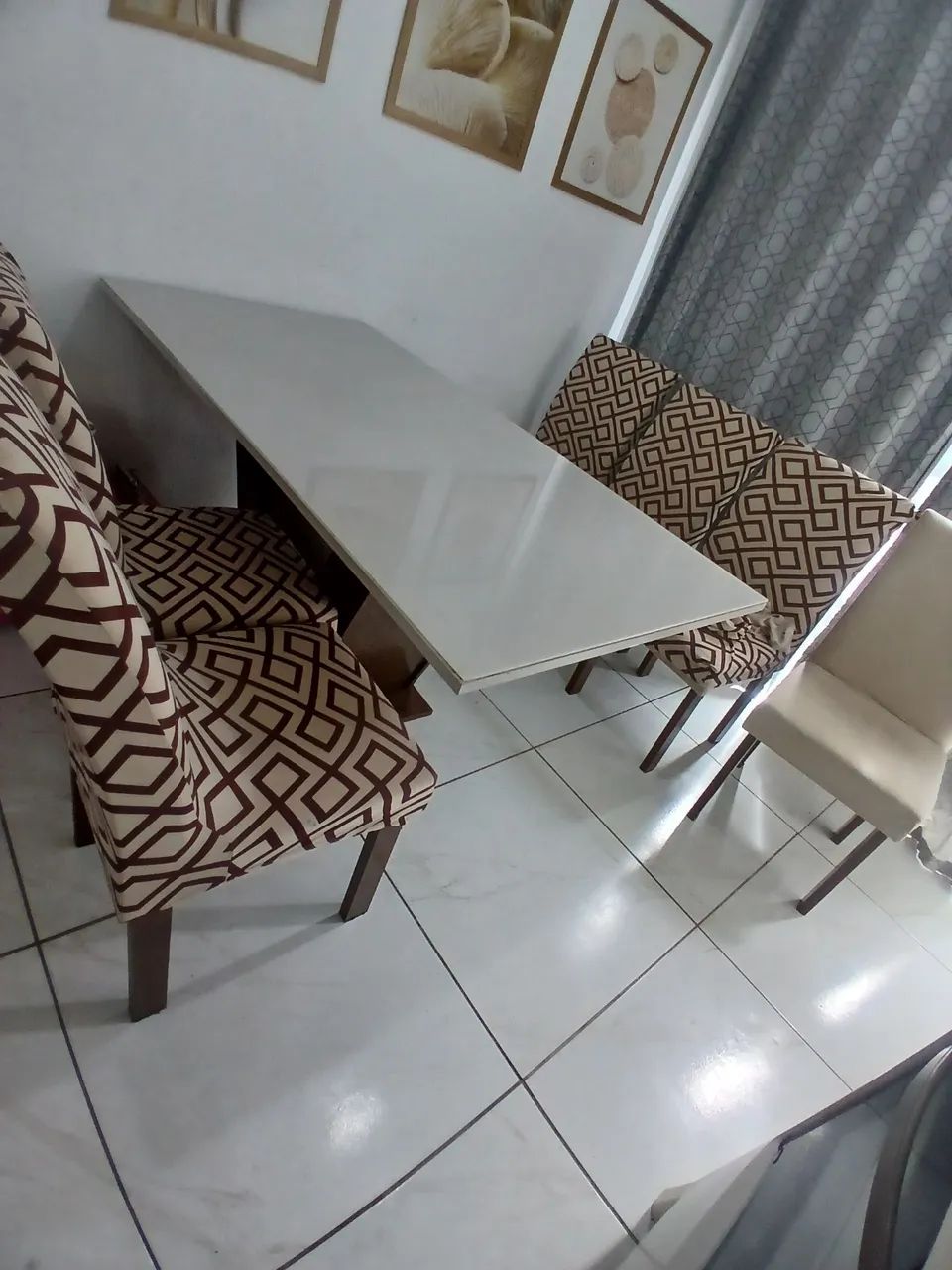 Mesa de jantar + 6 cadeiras (mando video dela no whatsapp)