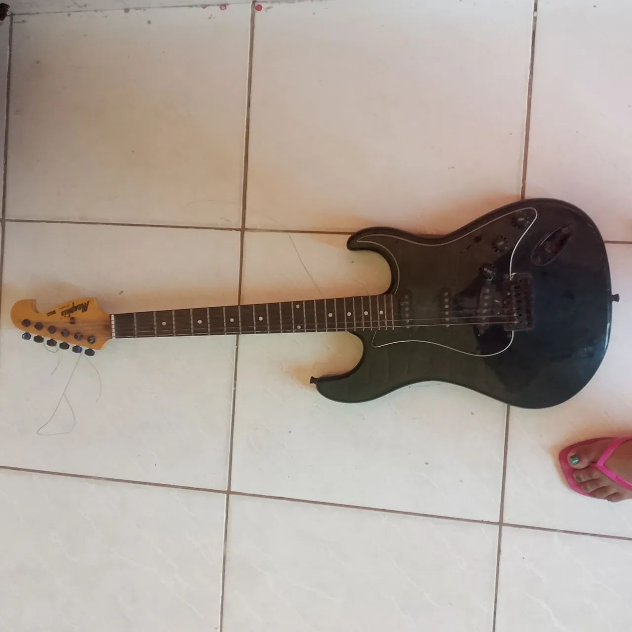 Guitarra elétrica, usada