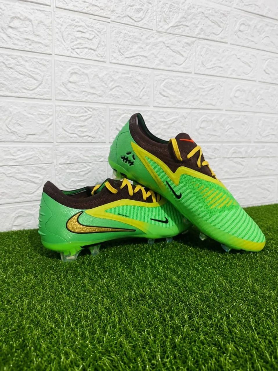 Chuteira Nike Phantom GX 6 FG 