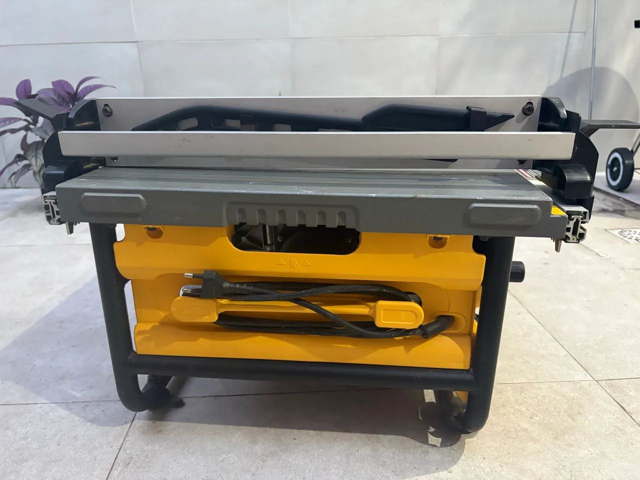 Serra Circular de mesa DEWALT DW745-b2 - 2000W 2