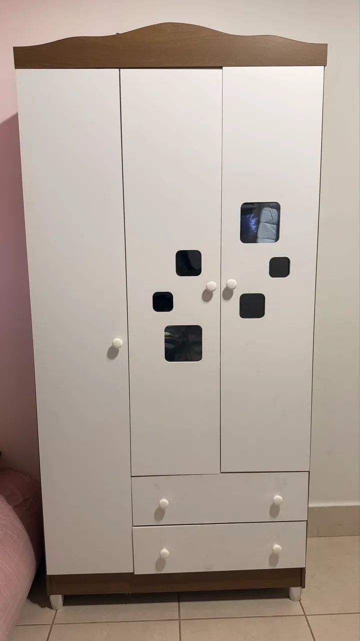 Guarda roupa e cômoda bebê 