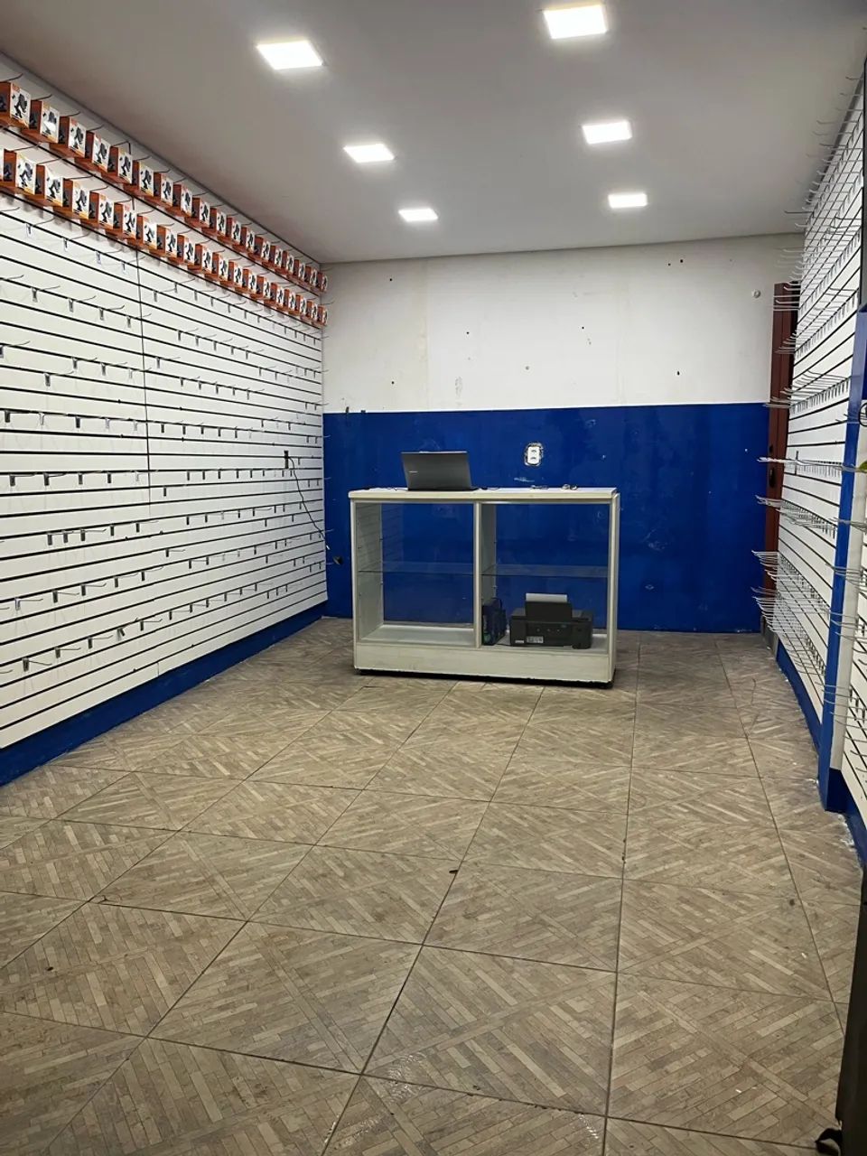 Vendo painel 4  ripado grande  e balcão  - Foto 2