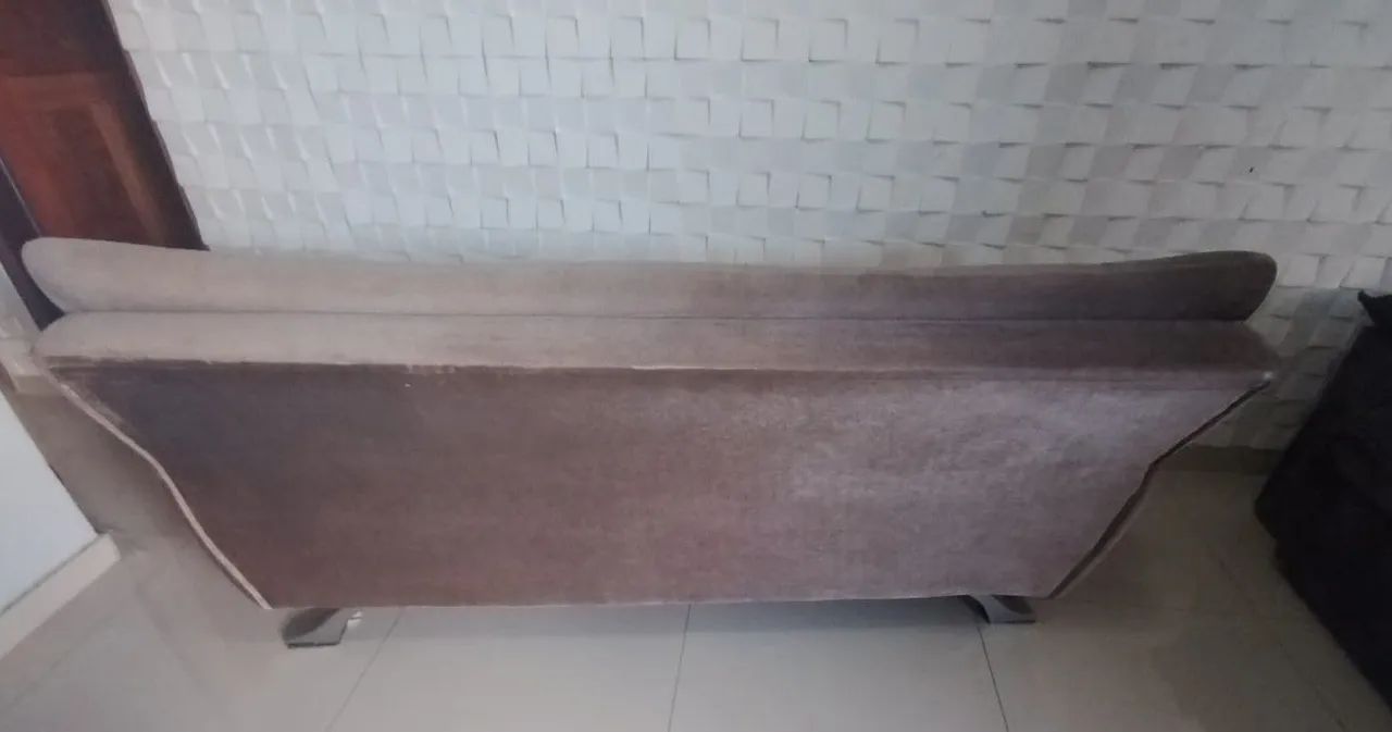Sofá marrom 2 metros 64985850589825122