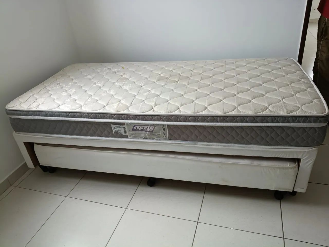 Cama box e auxiliar com colchão
