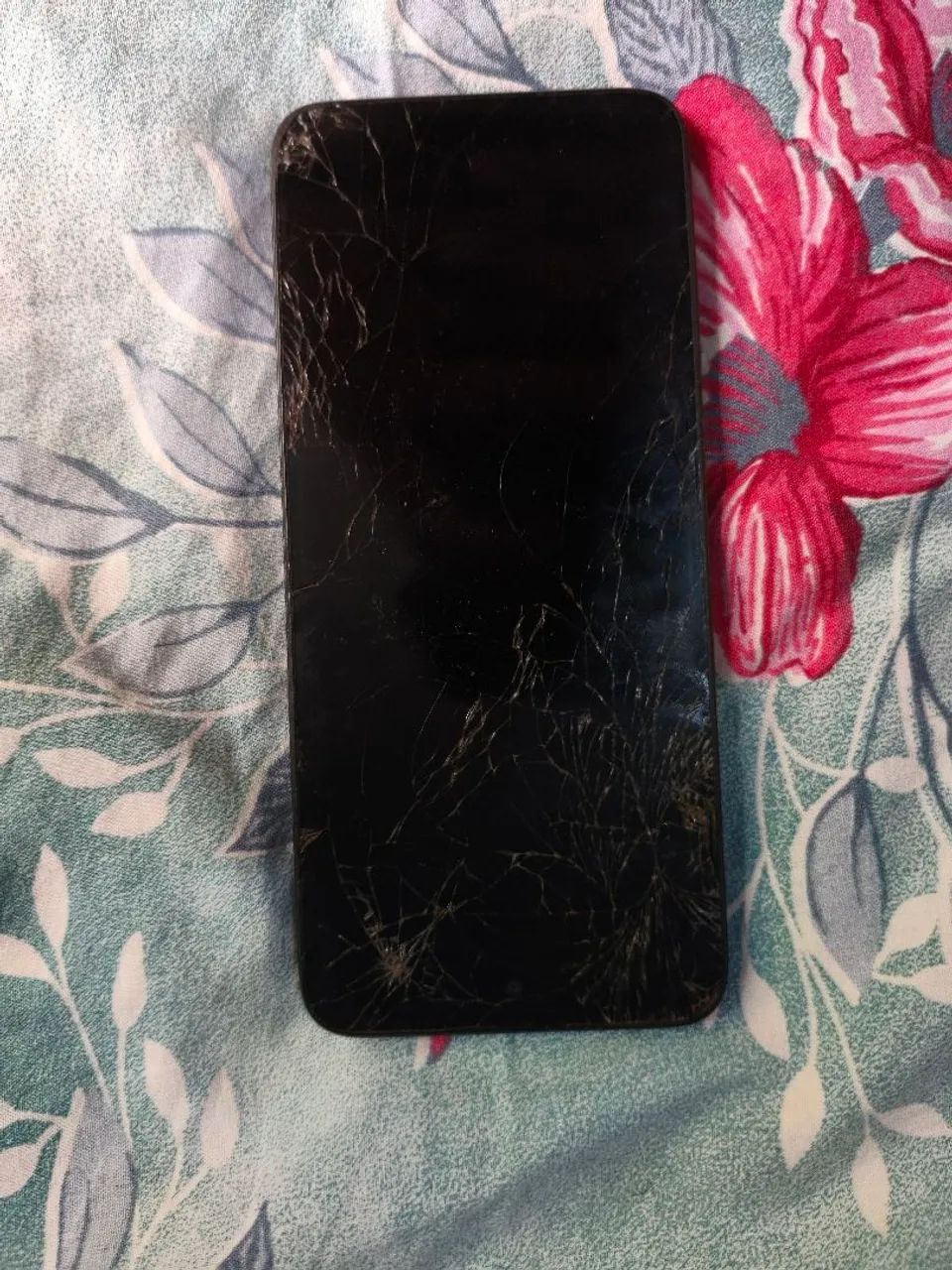 Celular redmi 13 trincado e com problema no display, bom para retirar peças  - Foto 3