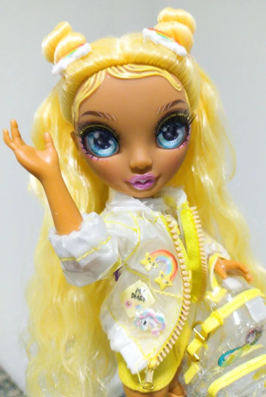 Boneca Rainbow High junior high. Leia descrição  - Foto 6
