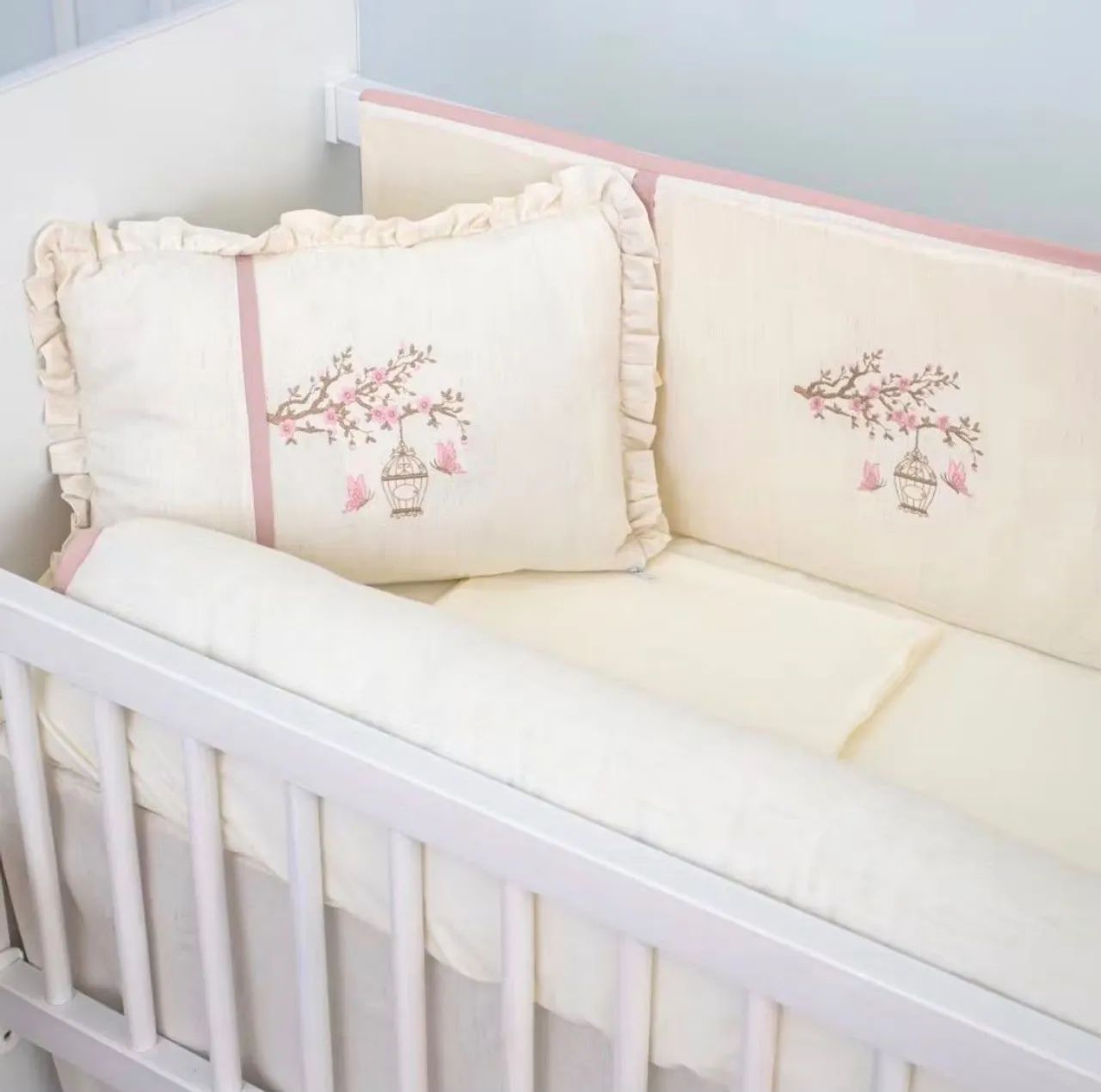 Vendo kit para mini berço, apenas 4 meses de uso. - Foto 2
