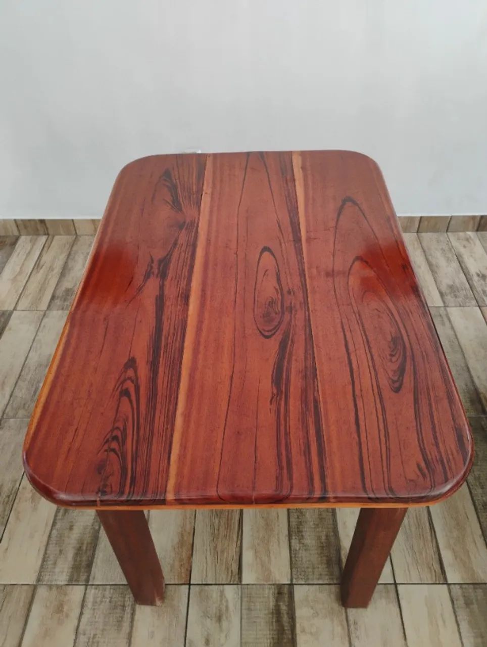 Mesa de madeira 4 lugares