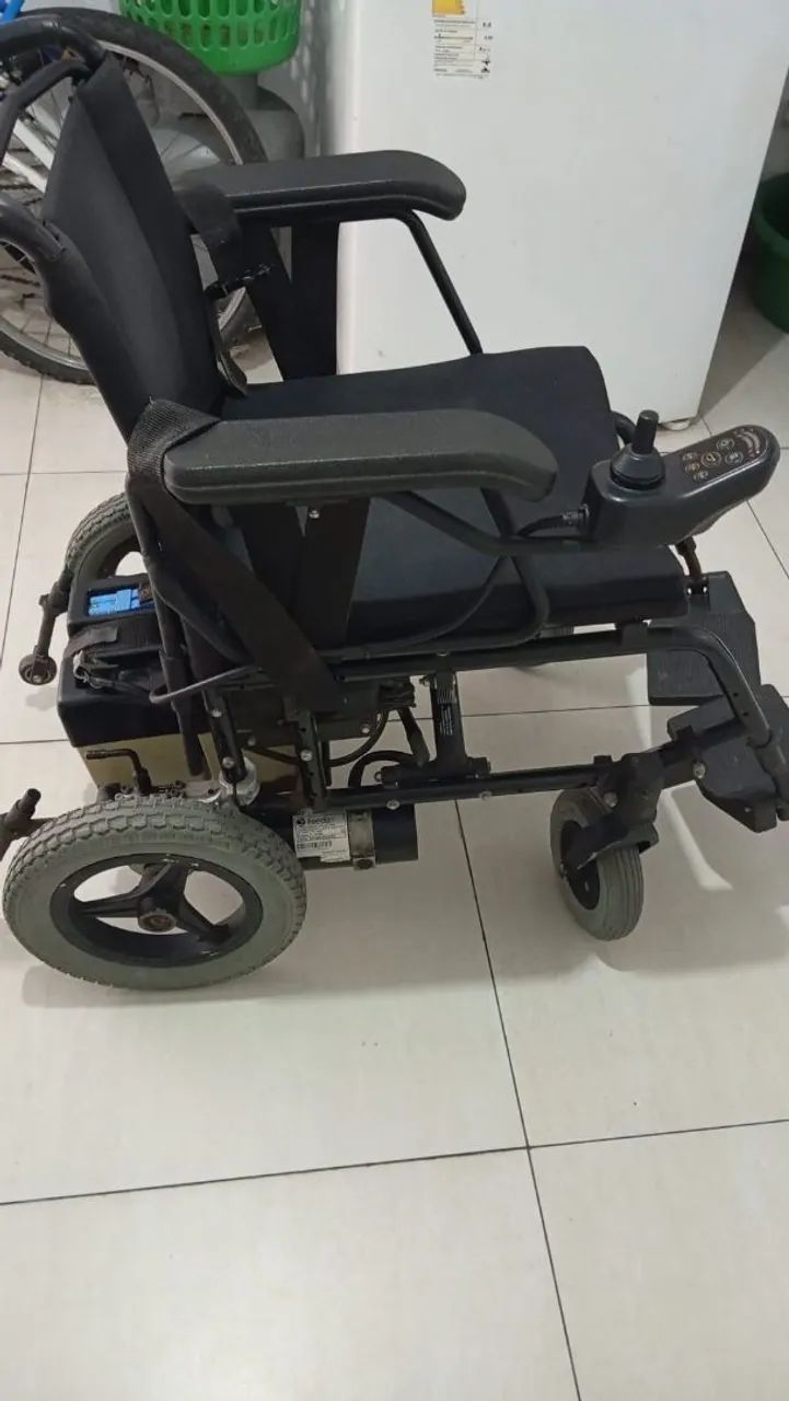 Cadeira de Rodas Motorizada Freedom - Foto 4