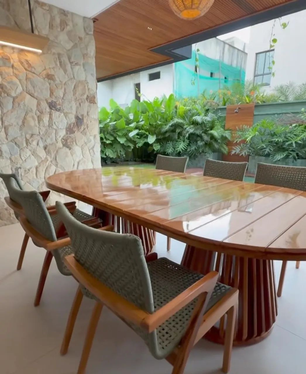 CONJUNTO COMPLETO MESA E CADEIRAS 