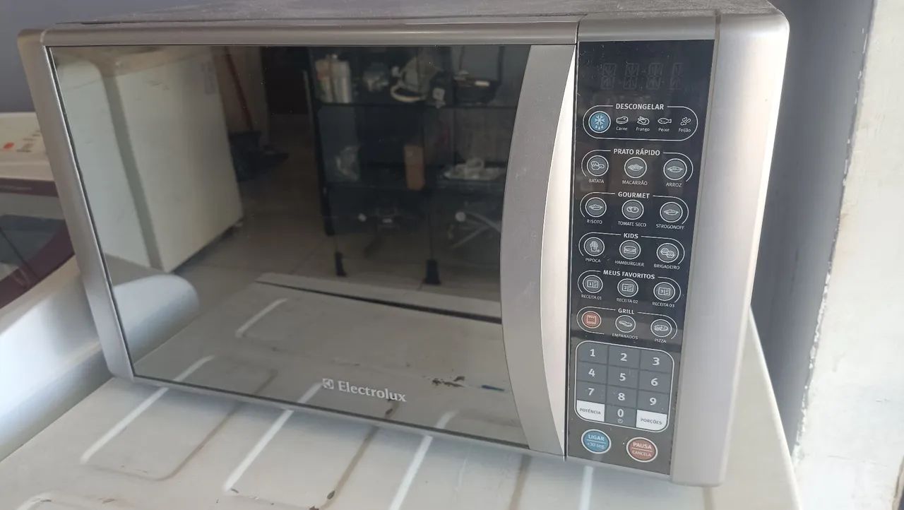 Microondas Eletrolux 31 litros com grill - Foto 2