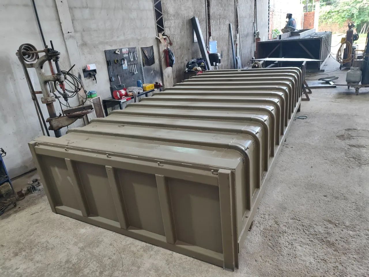 Selling an 8/10 tipping trailer with ready-made trough—only awaiting chassis width to complete!