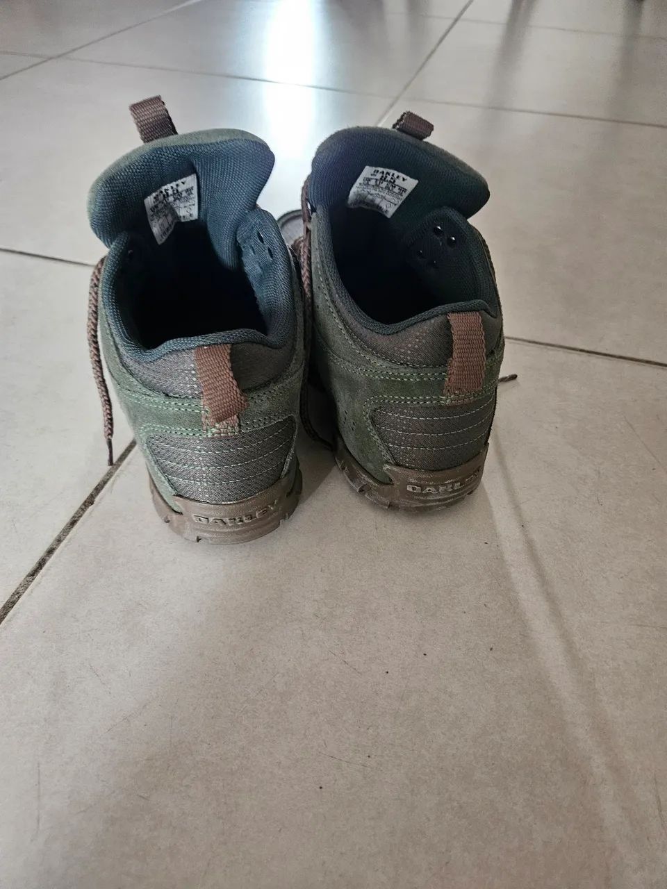 Tênis oakley modoc mid