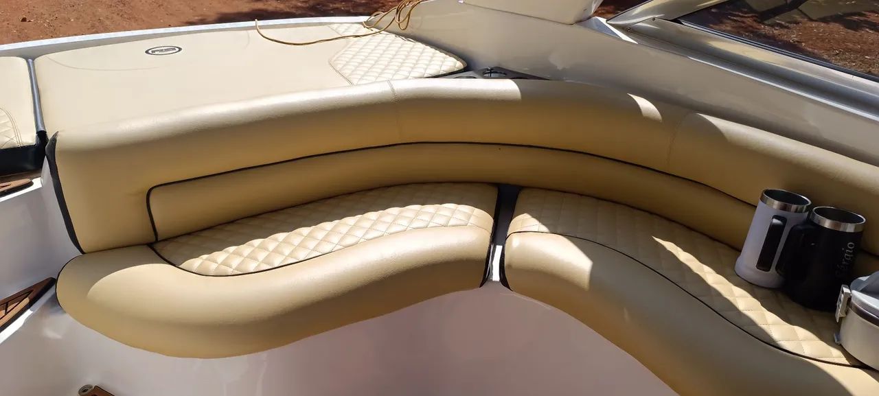 Lancha ano 2017 cabinada 23 pés rabeta bravo3 250 hp - Foto 7