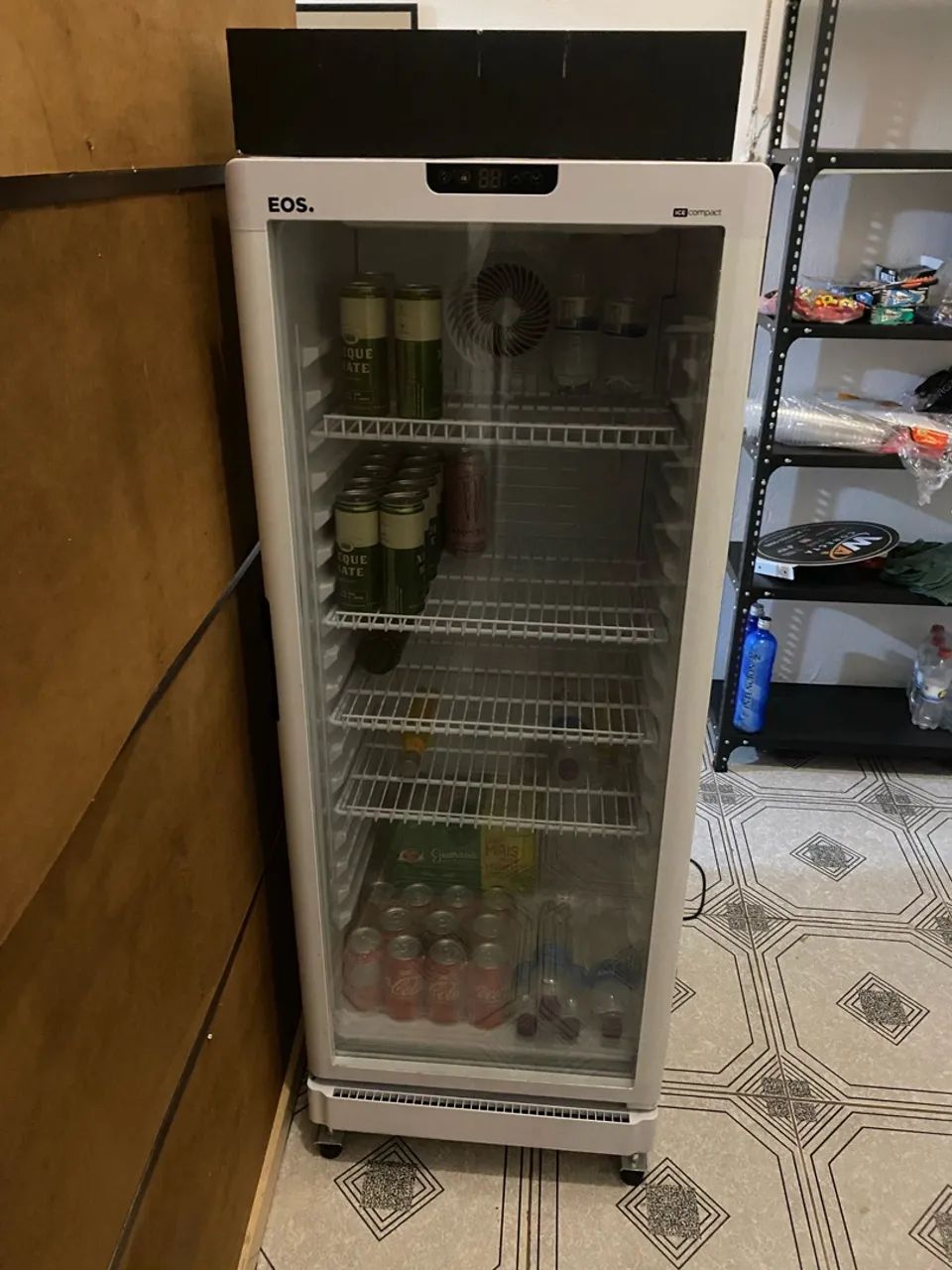 EOS Ice Compact EEV210B ? Expositor Vertical 