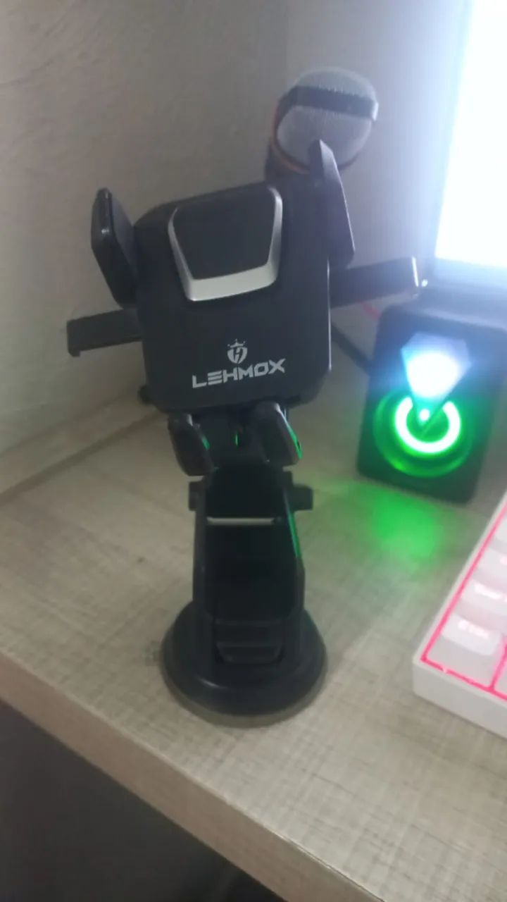 Suporte veicular para celular da marca Lehmox, modelo LEY-12
