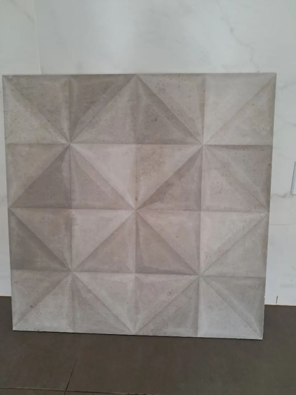 Uma caixa de piso porcelanato